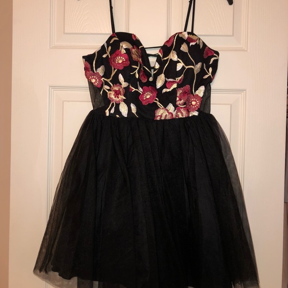 Semi formal dress - Picture 1 of 2